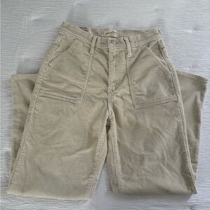 Tan corduroy high-waisted pants with a vintage straight fit
SIZE 6/28r
